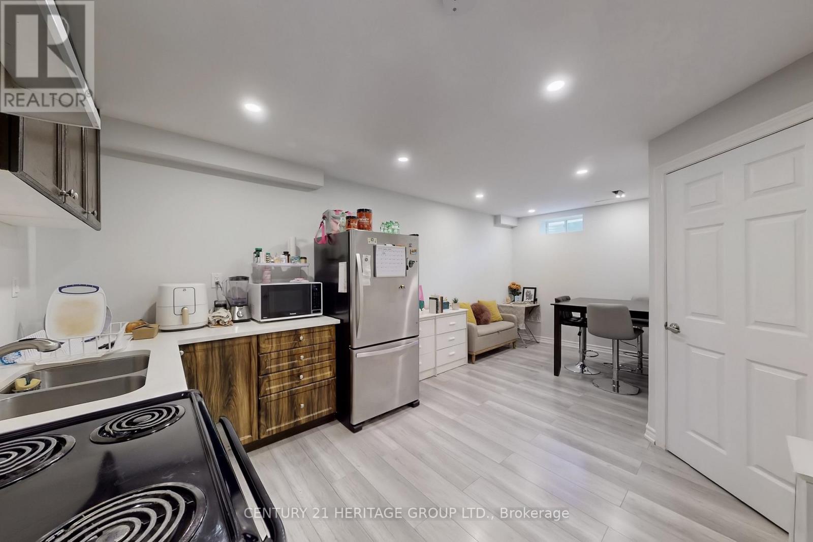 58 Russel Drive, Bradford West Gwillimbury, Ontario  L3Z 0M9 - Photo 35 - N12825090