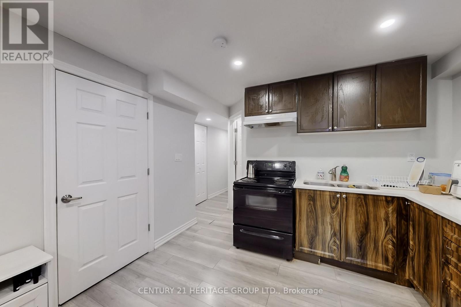 58 Russel Drive, Bradford West Gwillimbury, Ontario  L3Z 0M9 - Photo 37 - N12825090