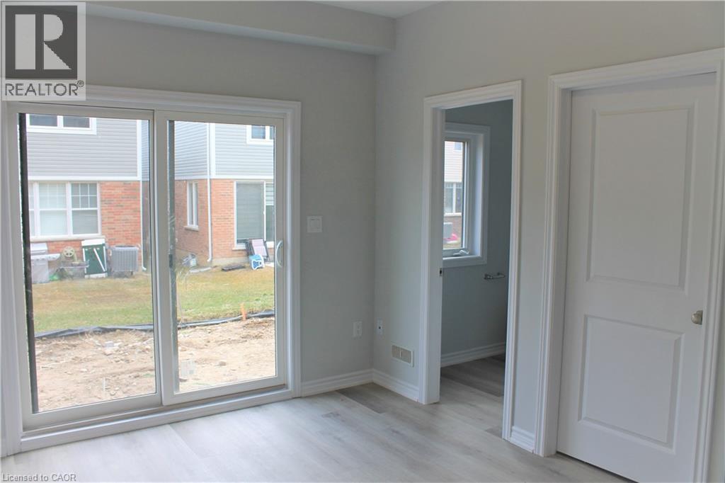 124 Compass Trail Unit# 14, Cambridge, Ontario  N3E 0E3 - Photo 2 - 40808340