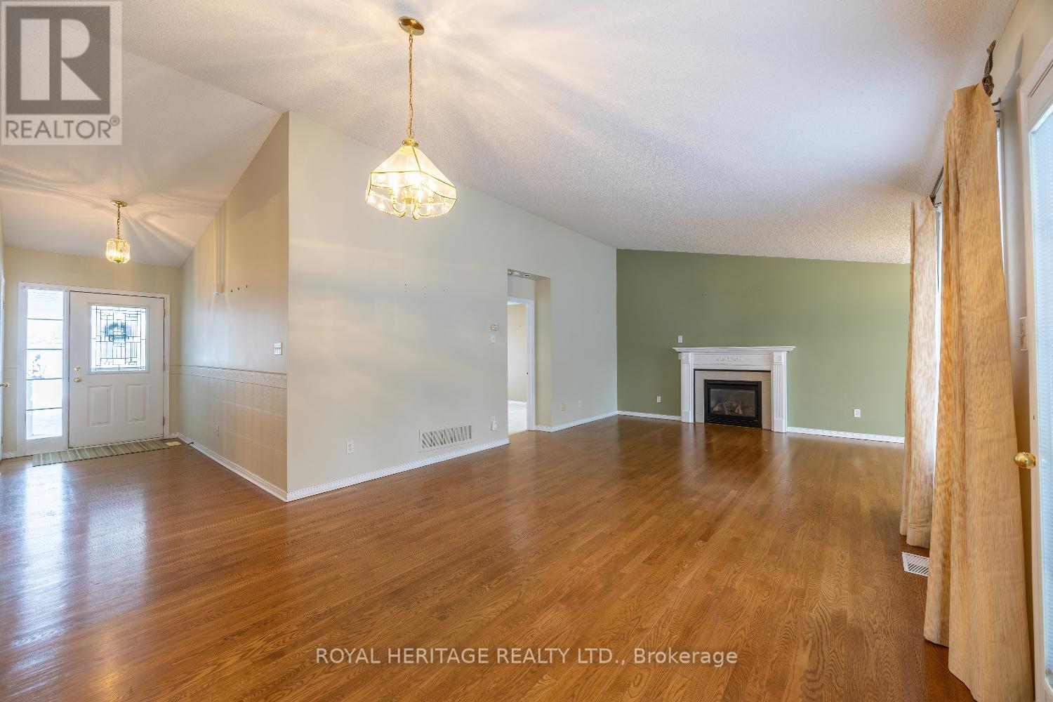 118 Bluffs Road, Clarington, Ontario  L1B 1A8 - Photo 5 - E12833450