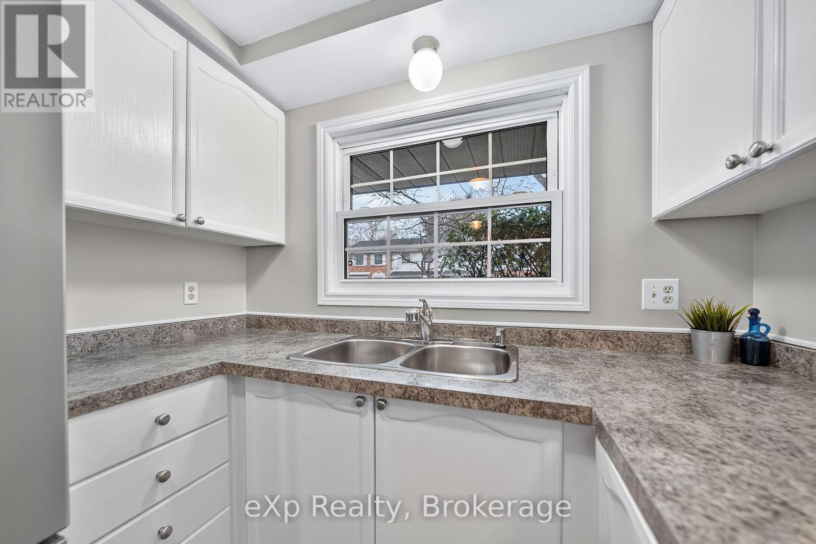 75 - 129 Victoria Road N, Guelph, Ontario  N1E 6V4 - Photo 6 - X12833456