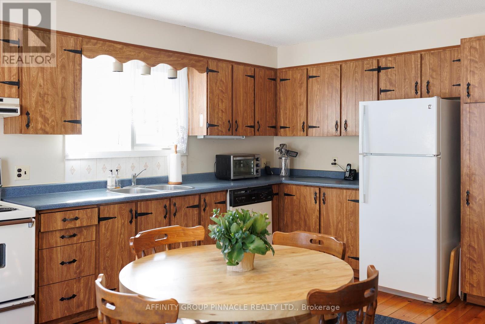 58 Bond Street, Kawartha Lakes, Ontario  K0M 1N0 - Photo 5 - X12833370