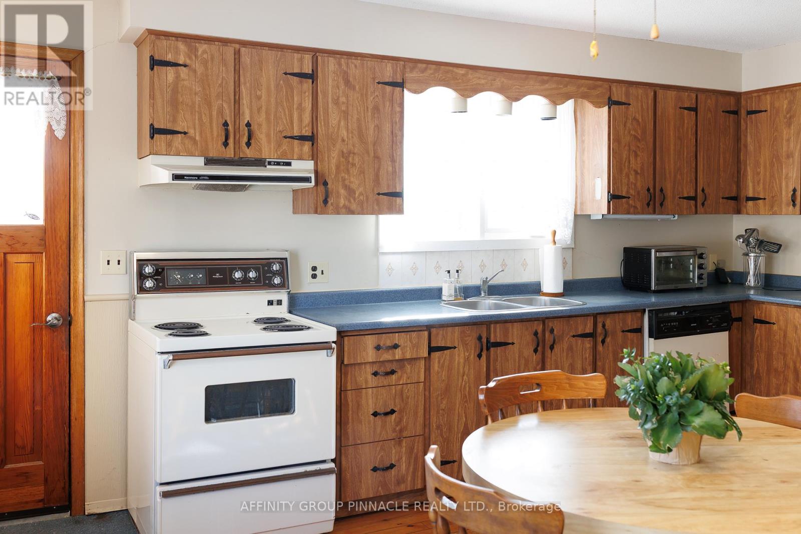 58 Bond Street, Kawartha Lakes, Ontario  K0M 1N0 - Photo 6 - X12833370