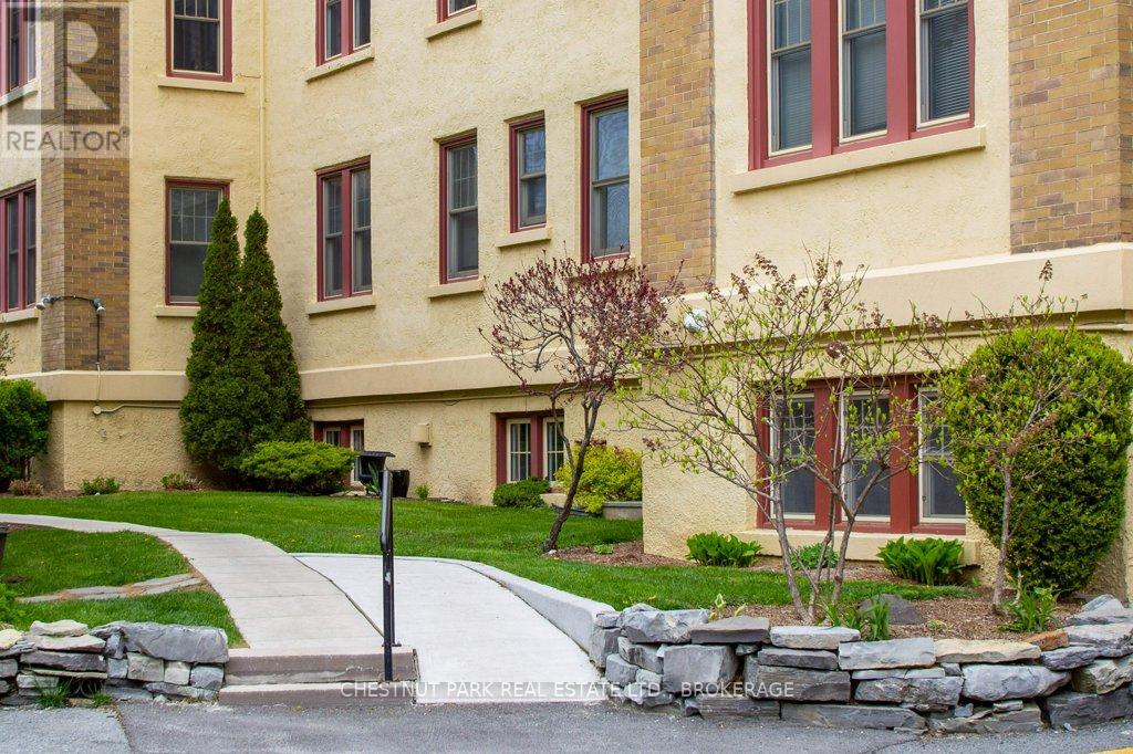 305 - 67 Sydenham Street, Kingston, Ontario  K7L 3H2 - Photo 3 - X12833316