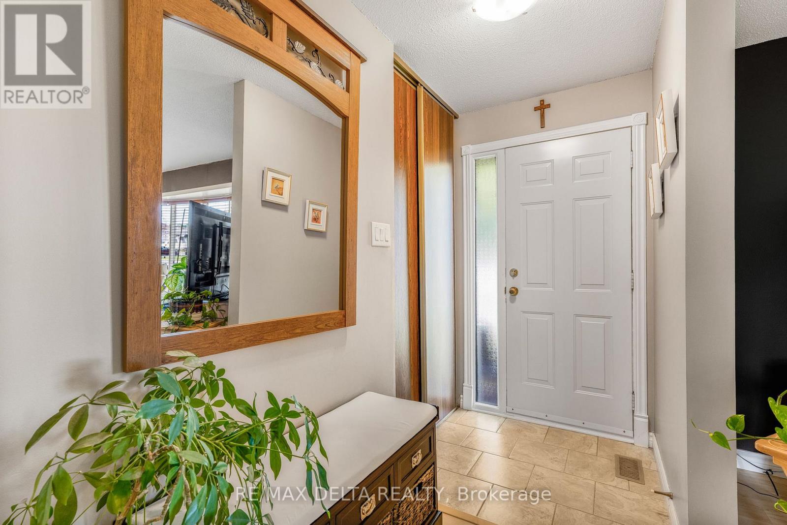 722 Nicole Street, Clarence-Rockland, Ontario  K4K 1G4 - Photo 7 - X12833380