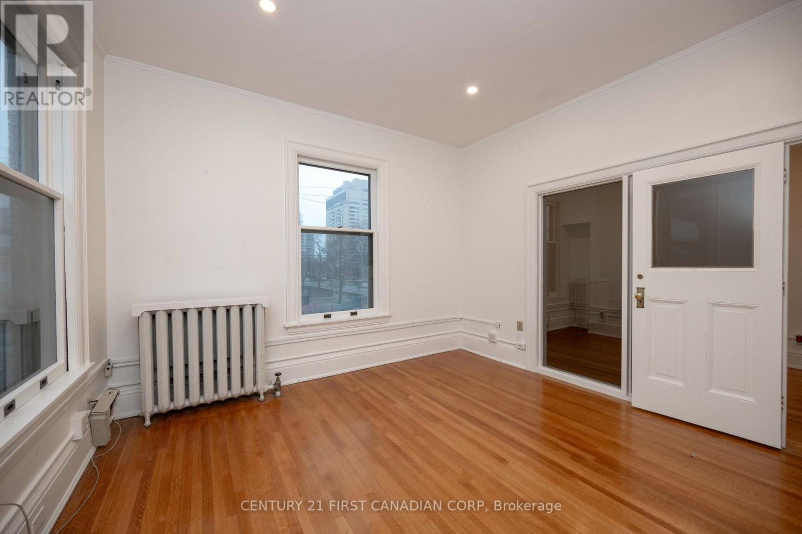 2 - 400 Queens Avenue, London East, Ontario  N6B 1X9 - Photo 10 - X12833404