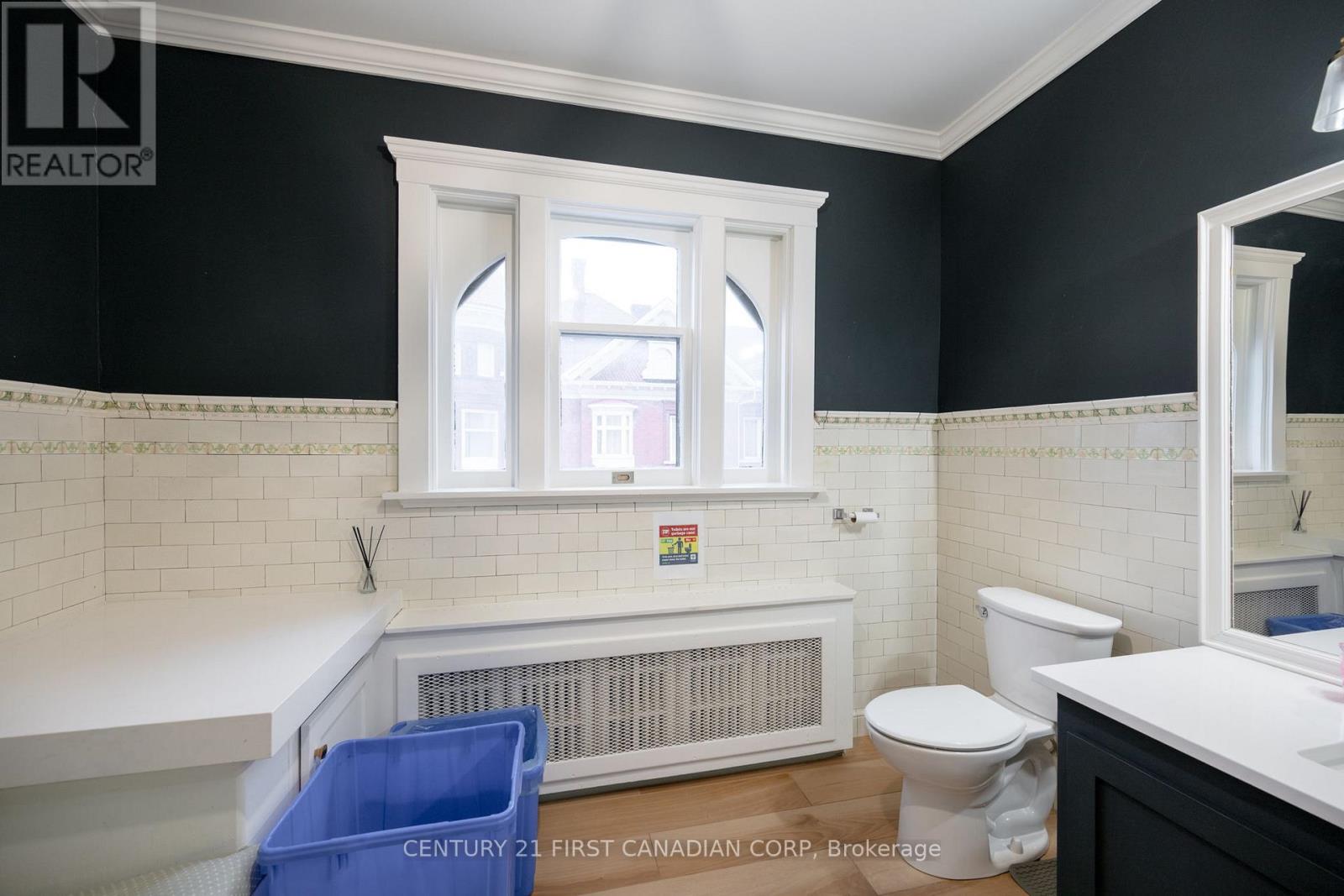 2 - 400 Queens Avenue, London East, Ontario  N6B 1X9 - Photo 15 - X12833404