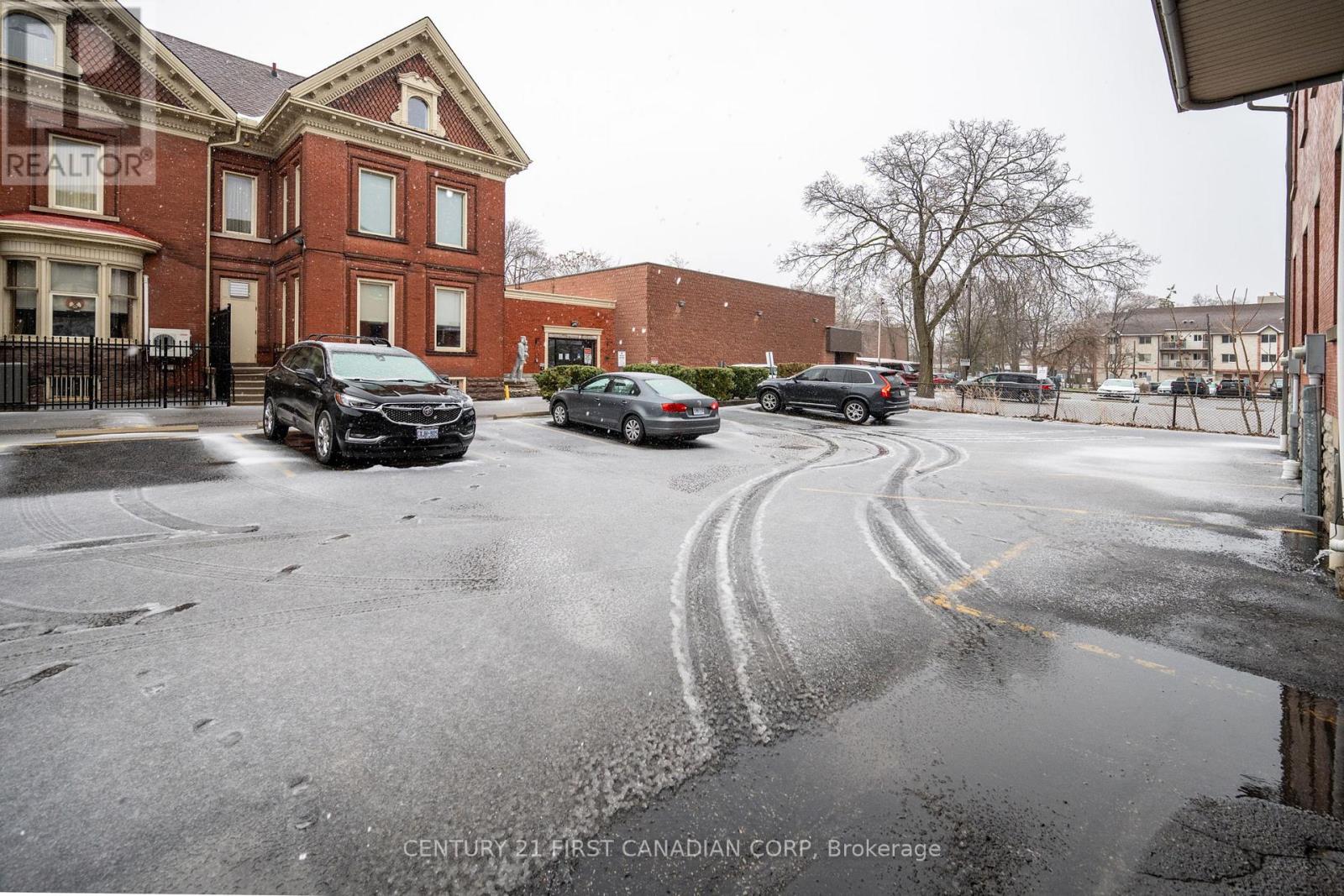 2 - 400 Queens Avenue, London East, Ontario  N6B 1X9 - Photo 17 - X12833404