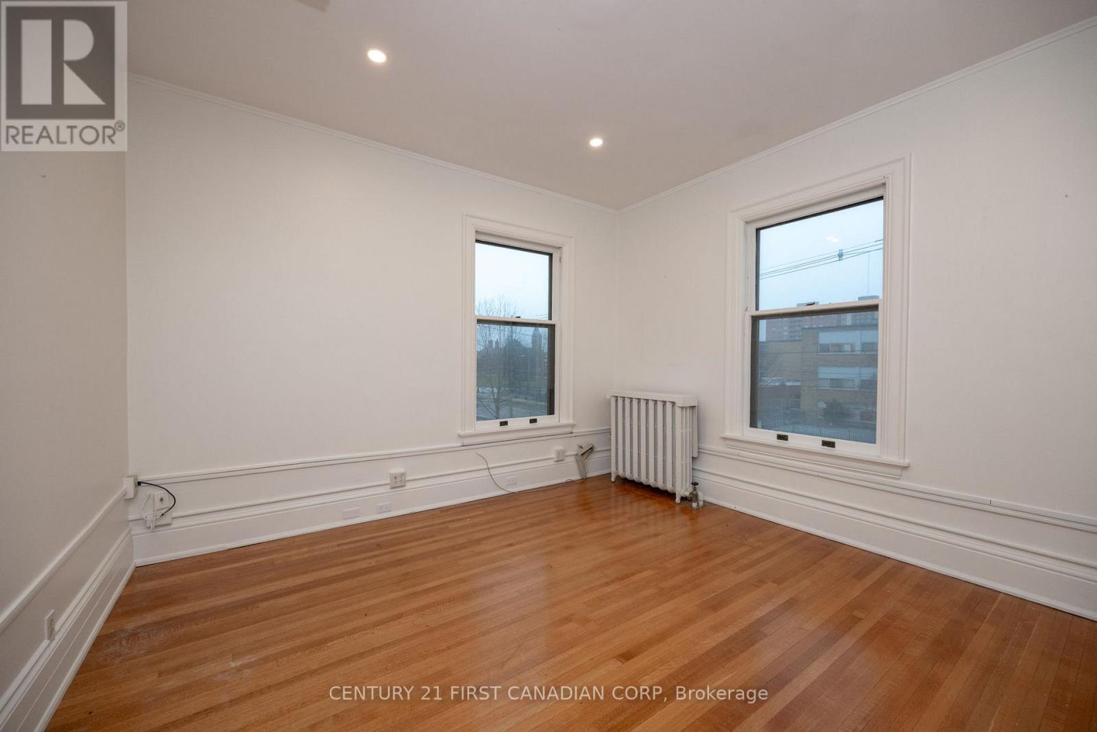 2 - 400 Queens Avenue, London East, Ontario  N6B 1X9 - Photo 9 - X12833404