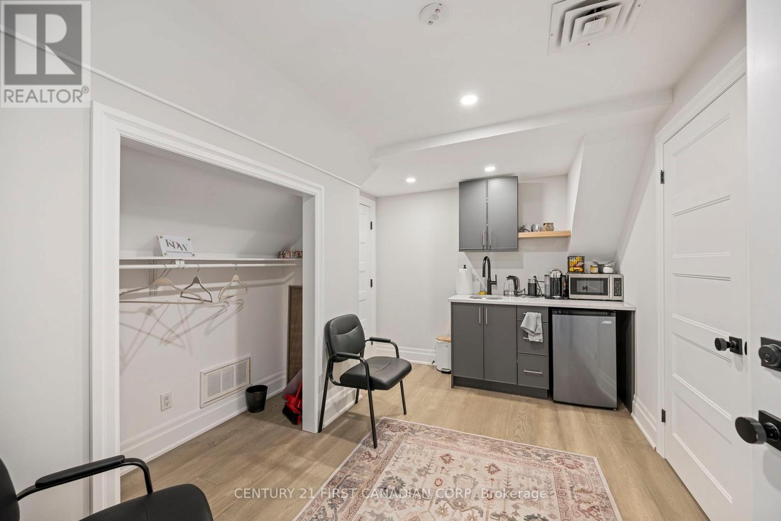 3 - 408 Queens Avenue, London East, Ontario  N6B 1X9 - Photo 10 - X12833430