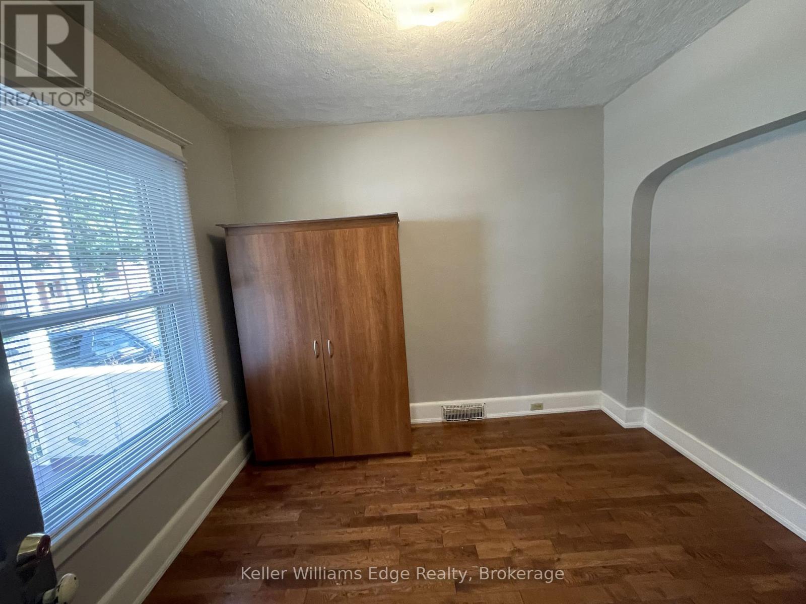 93 Sussex Street, Hamilton, Ontario  L8S 2E2 - Photo 7 - X12833350