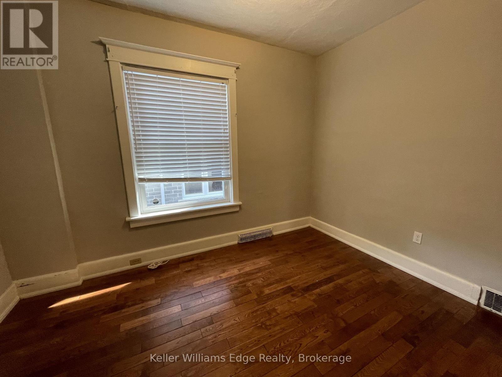 93 Sussex Street, Hamilton, Ontario  L8S 2E2 - Photo 8 - X12833350