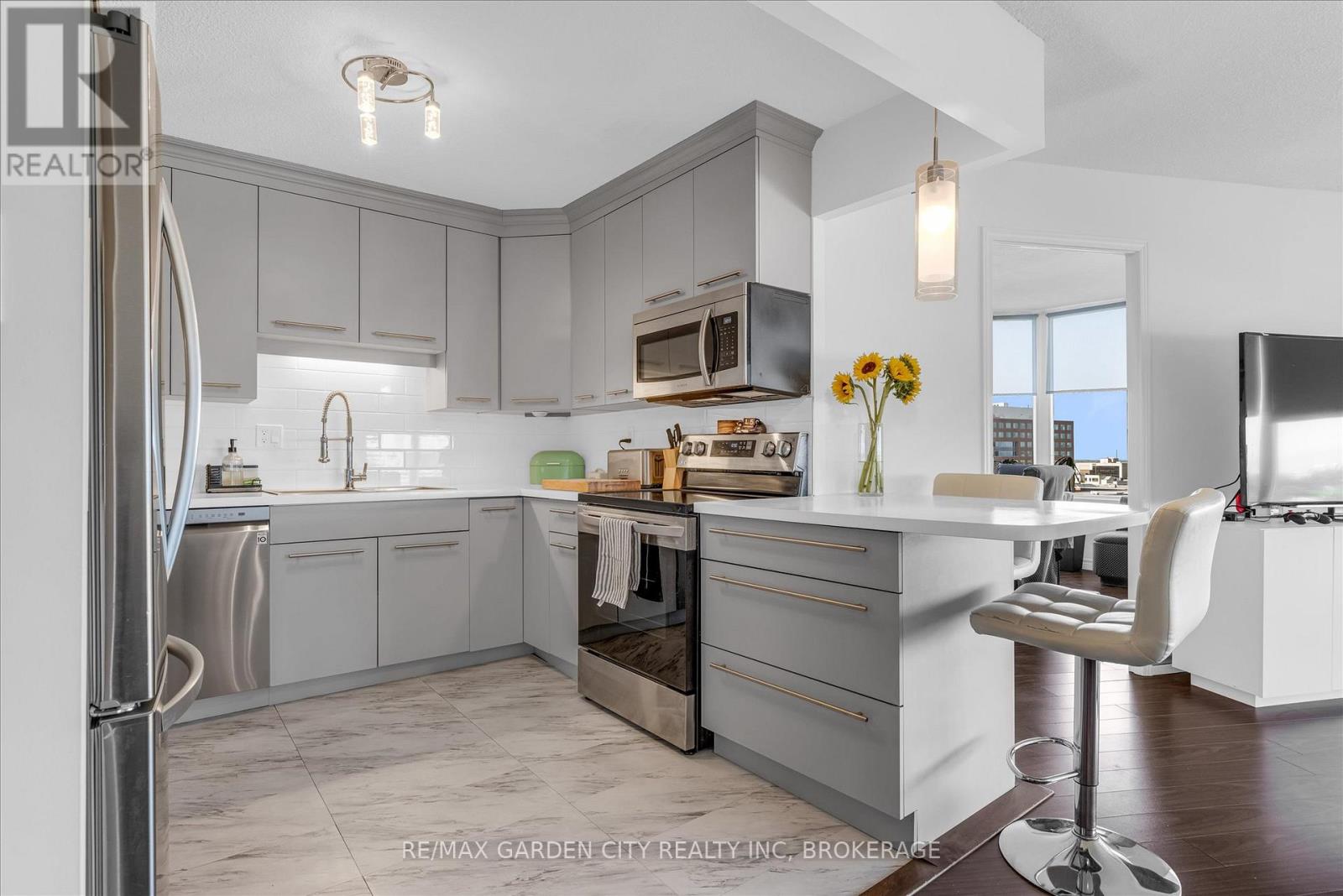 1111 - 7 Gale Crescent, St. Catharines (E. Chester), Ontario  L2R 7M8 - Photo 10 - X12833384