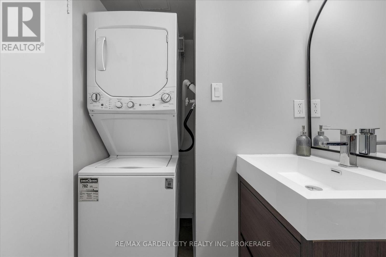 1111 - 7 Gale Crescent, St. Catharines (E. Chester), Ontario  L2R 7M8 - Photo 18 - X12833384