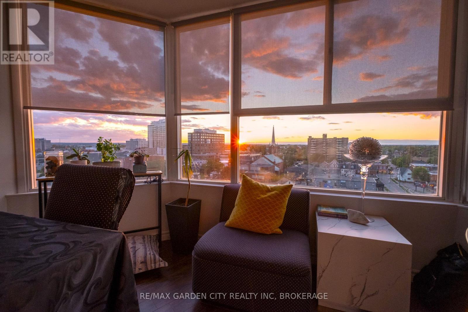 1111 - 7 Gale Crescent, St. Catharines (E. Chester), Ontario  L2R 7M8 - Photo 3 - X12833384