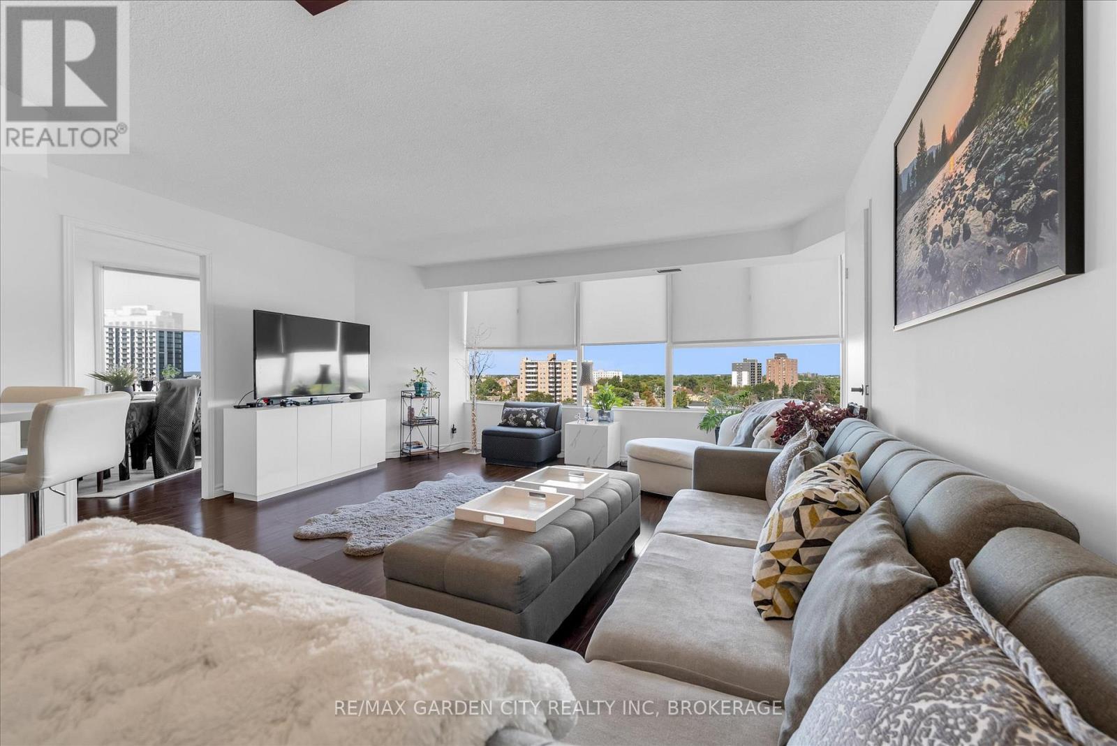 1111 - 7 Gale Crescent, St. Catharines (E. Chester), Ontario  L2R 7M8 - Photo 4 - X12833384