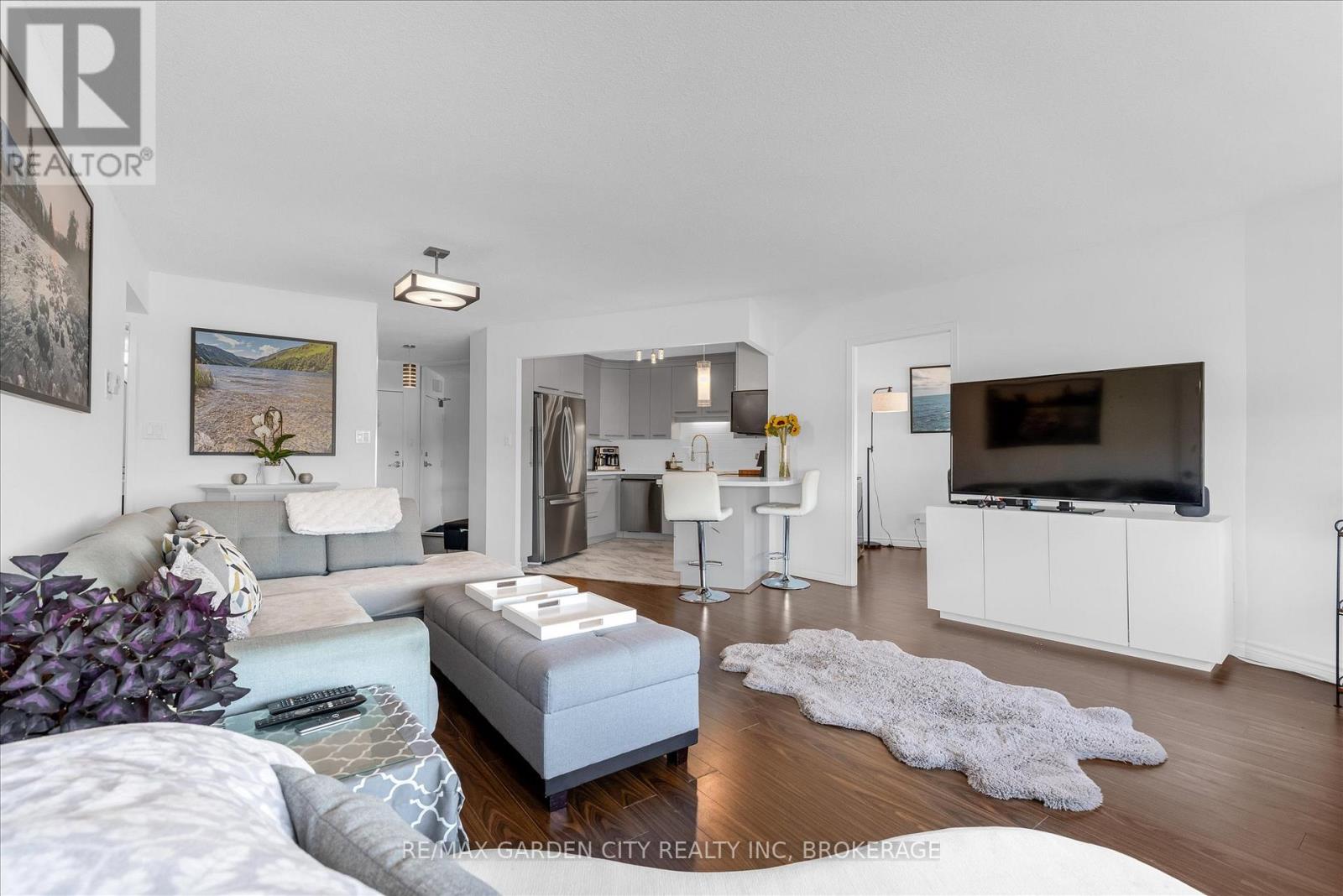 1111 - 7 Gale Crescent, St. Catharines (E. Chester), Ontario  L2R 7M8 - Photo 8 - X12833384