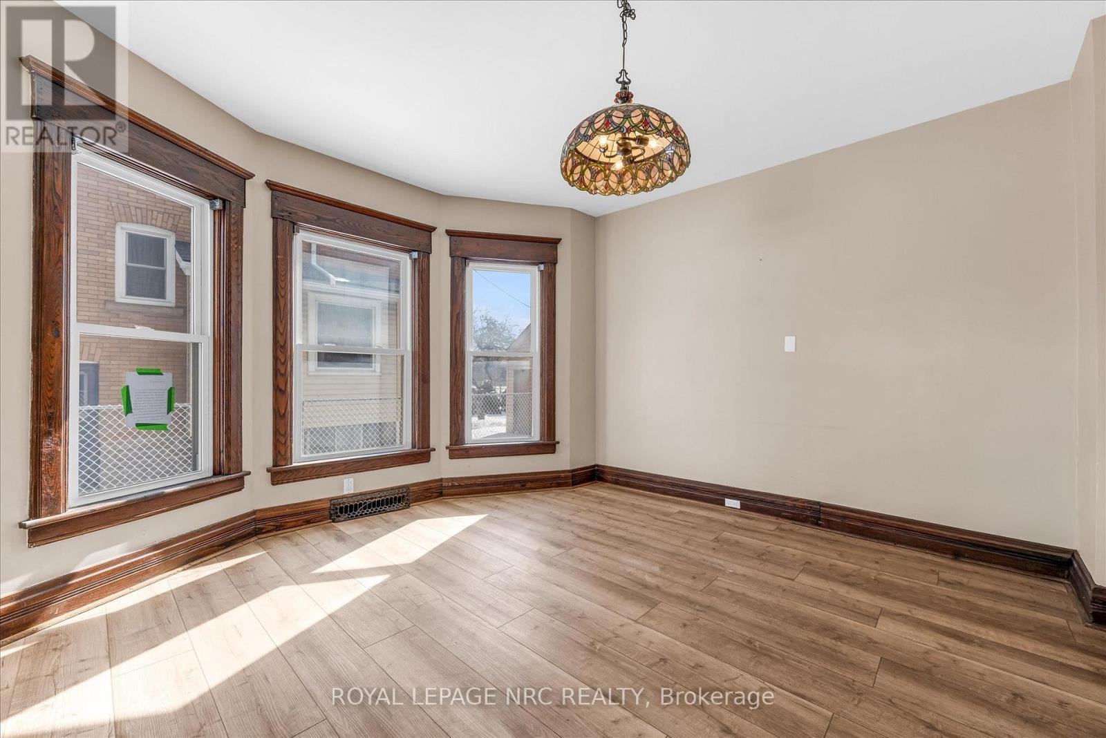 4878 Stamford Street, Niagara Falls, Ontario  L2E 1M1 - Photo 10 - X12833418