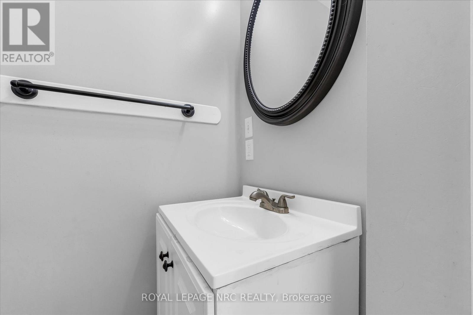 4878 Stamford Street, Niagara Falls, Ontario  L2E 1M1 - Photo 16 - X12833418