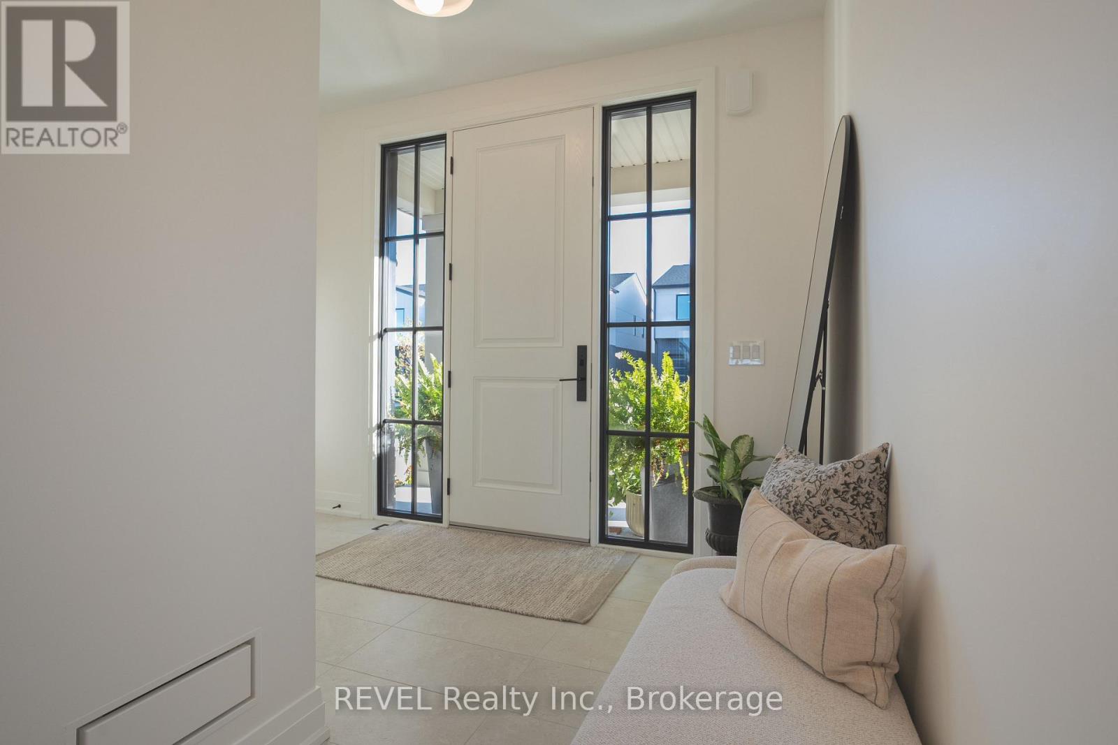 21 Arsenault Crescent, Pelham (Fonthill), Ontario  L0S 1E1 - Photo 5 - X12833436