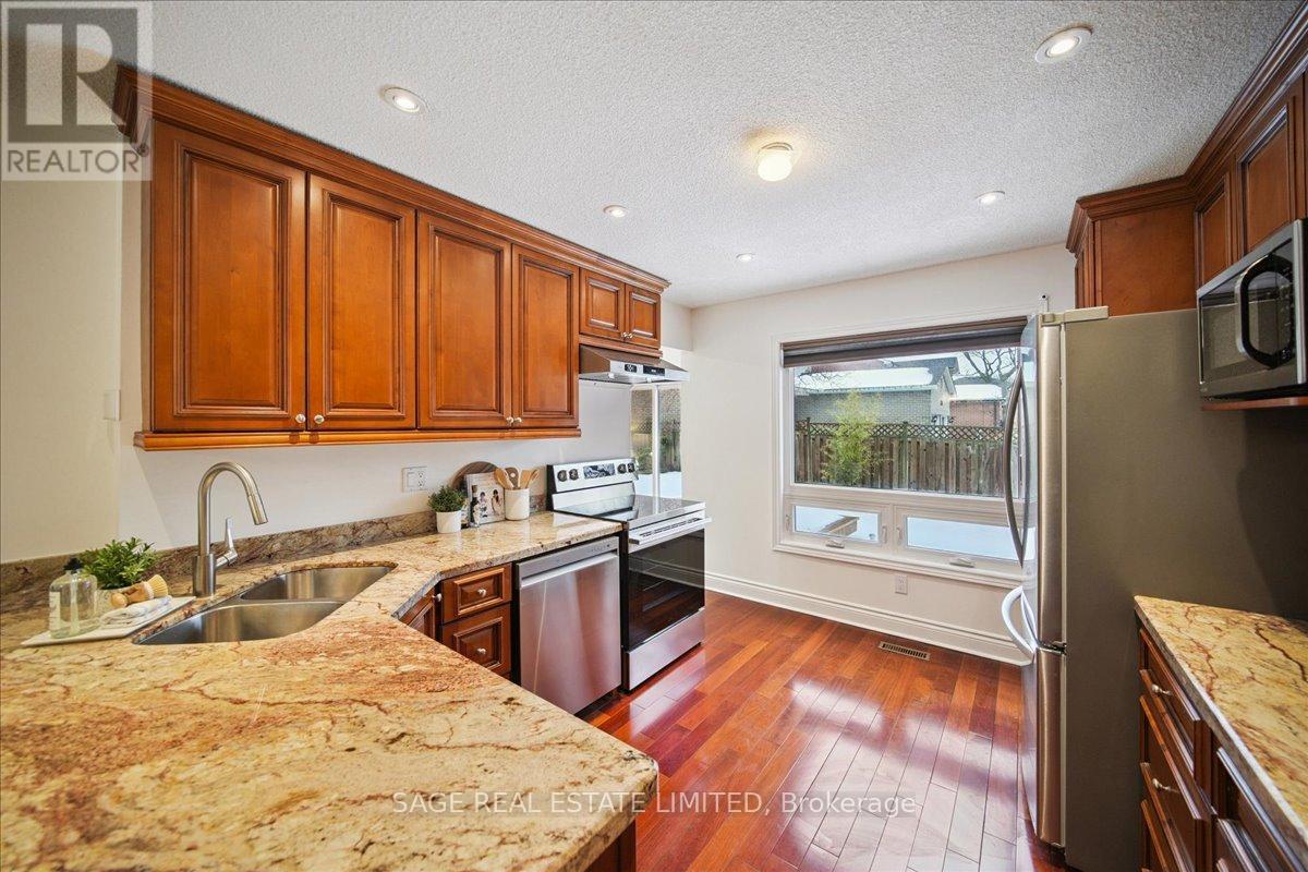 3036 Swansea Drive, Oakville, Ontario  L6L 6H9 - Photo 9 - W12818046