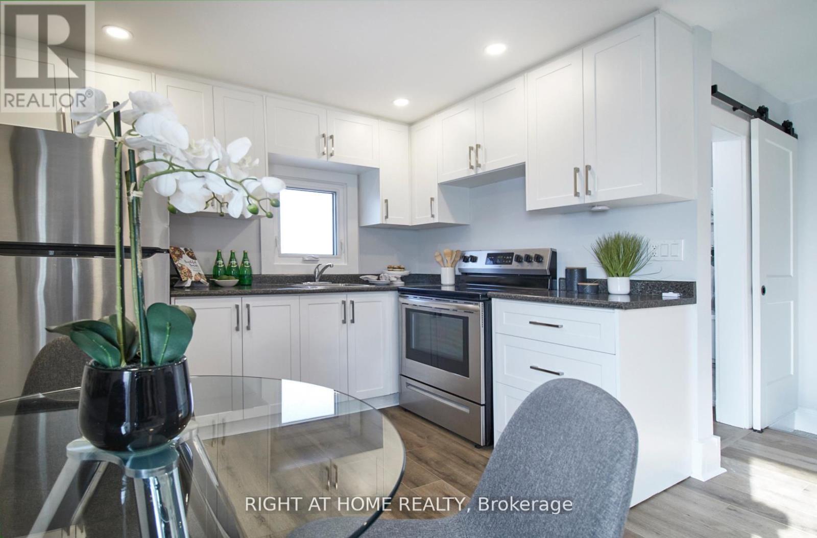 Upper - 124 Agnes Street, Oshawa, Ontario  L1G 1V4 - Photo 5 - E12833330