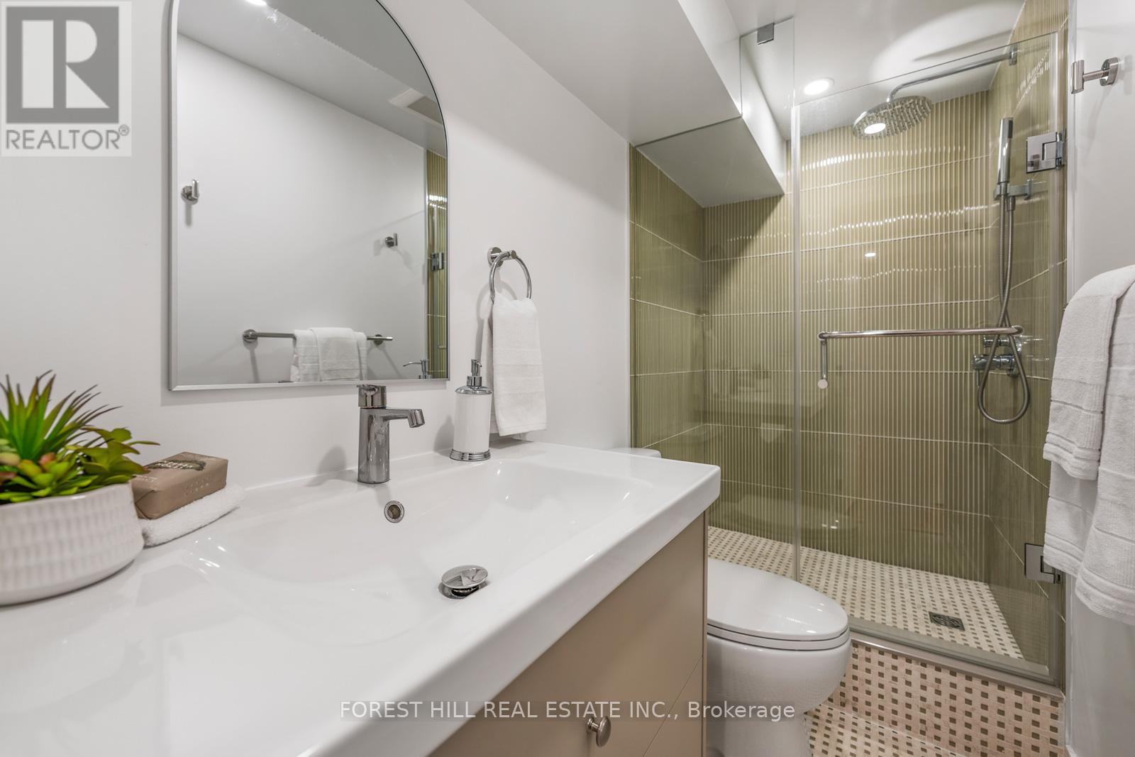 623 Harvie Avenue, Toronto, Ontario  M6E 4M4 - Photo 19 - W12818748