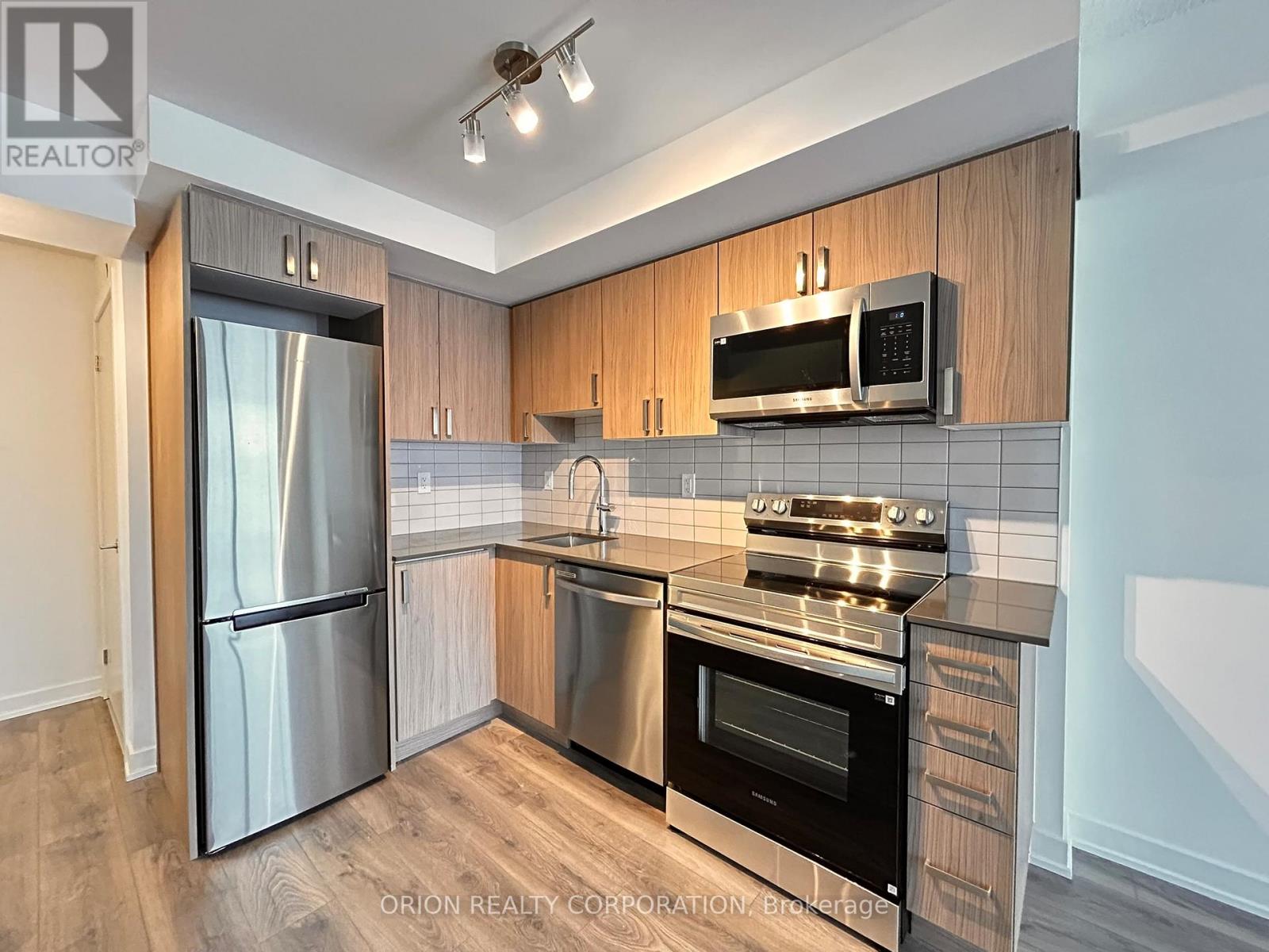 1301 - 1010 Sandy Beach Road, Pickering, Ontario  L1W 0C7 - Photo 1 - E12833406