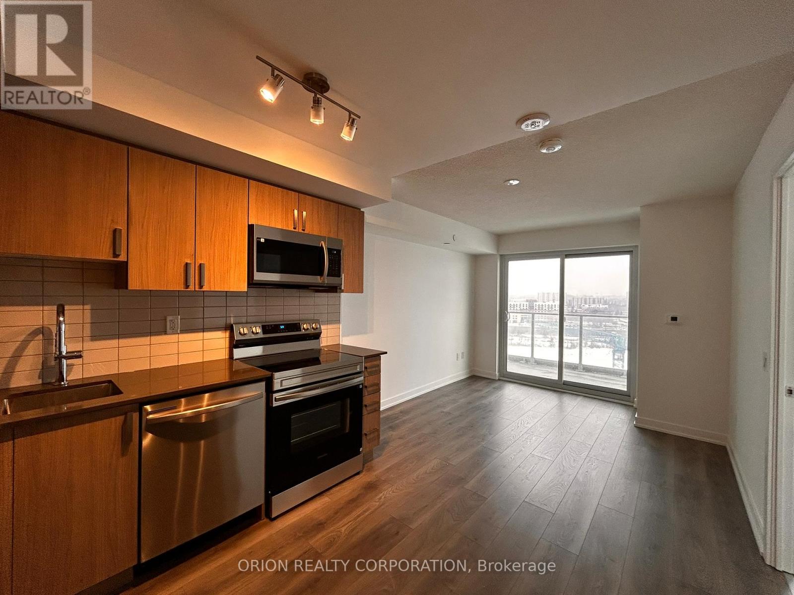 1301 - 1010 Sandy Beach Road, Pickering, Ontario  L1W 0C7 - Photo 2 - E12833406