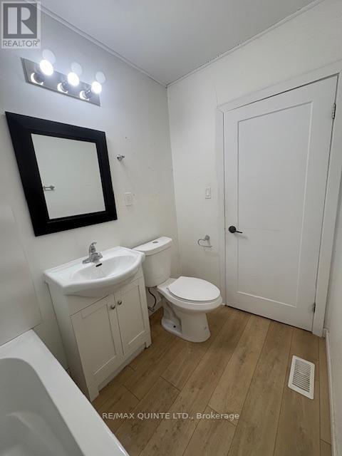 1 - 27 Dundas Street E, Quinte West, Ontario  K8V 1K6 - Photo 9 - X12811780