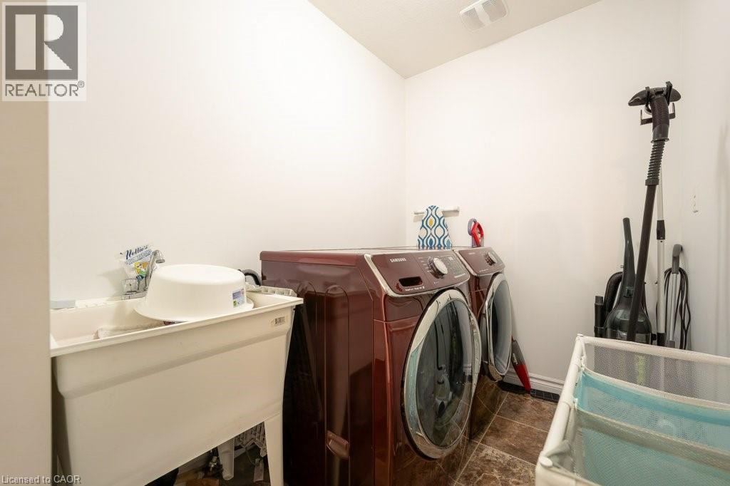 8 Renfrew Street, Kitchener, Ontario N2R 0G6 - Photo 25 - 40808440