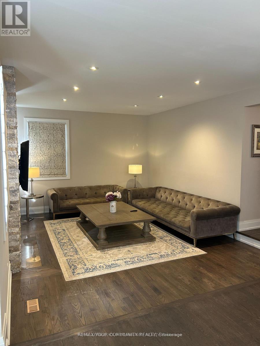 18 Theobalds Circle, Richmond Hill, Ontario  L4C 9C7 - Photo 10 - N12833464