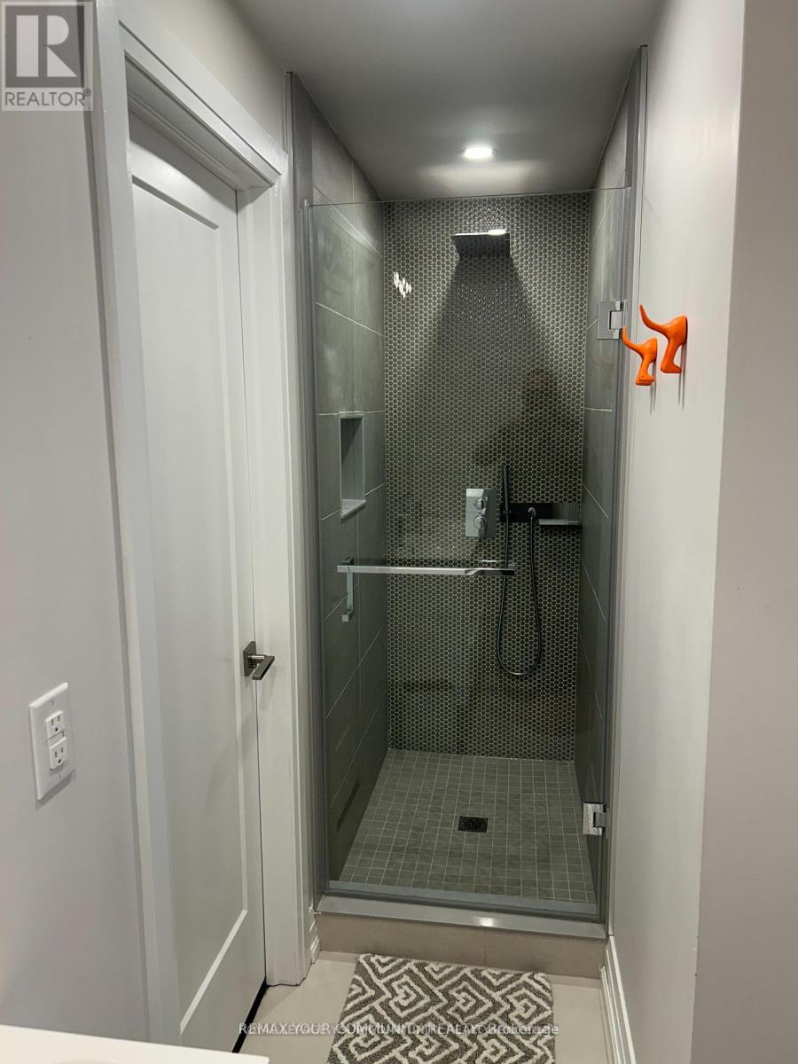 18 Theobalds Circle, Richmond Hill, Ontario  L4C 9C7 - Photo 14 - N12833464