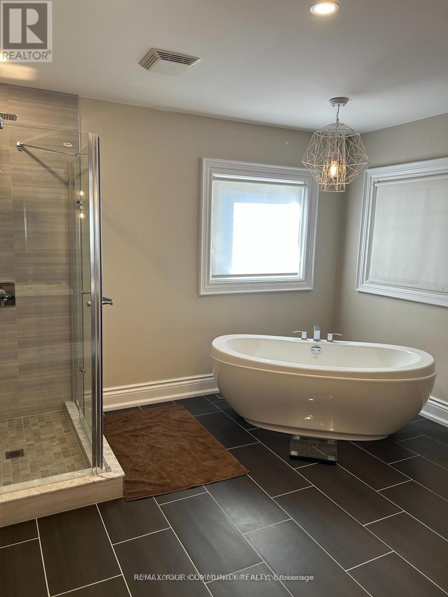 18 Theobalds Circle, Richmond Hill, Ontario  L4C 9C7 - Photo 22 - N12833464