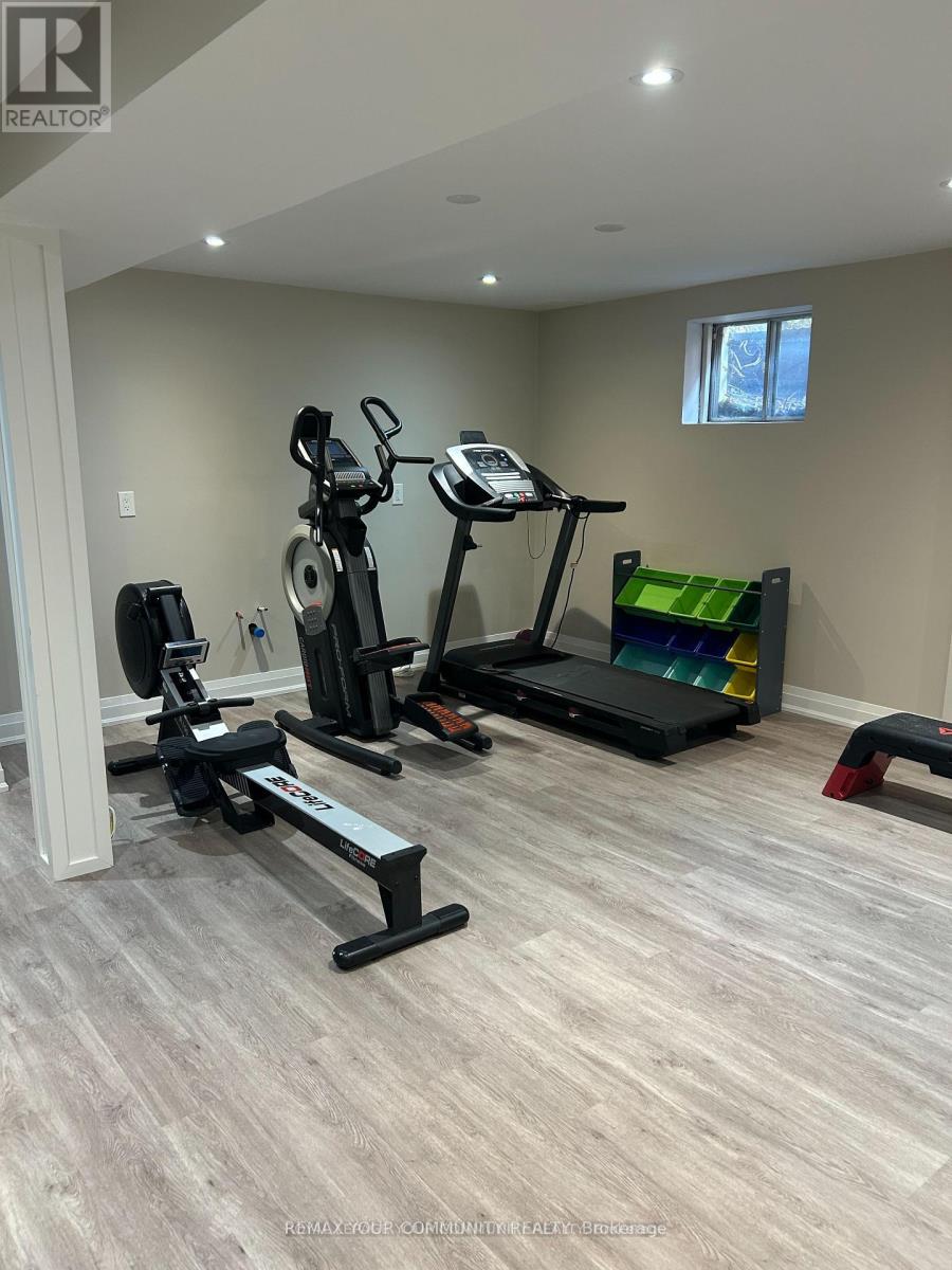 18 Theobalds Circle, Richmond Hill, Ontario  L4C 9C7 - Photo 28 - N12833464