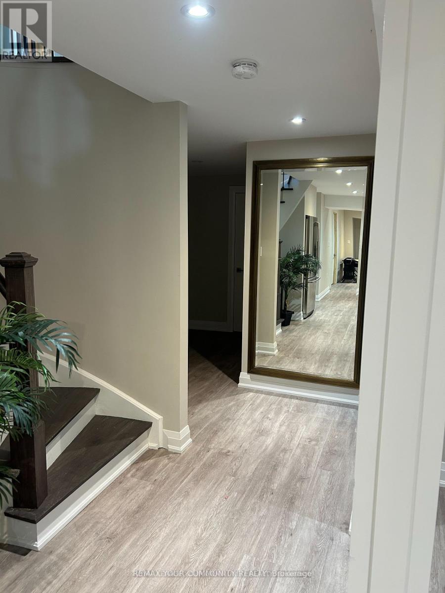 18 Theobalds Circle, Richmond Hill, Ontario  L4C 9C7 - Photo 30 - N12833464