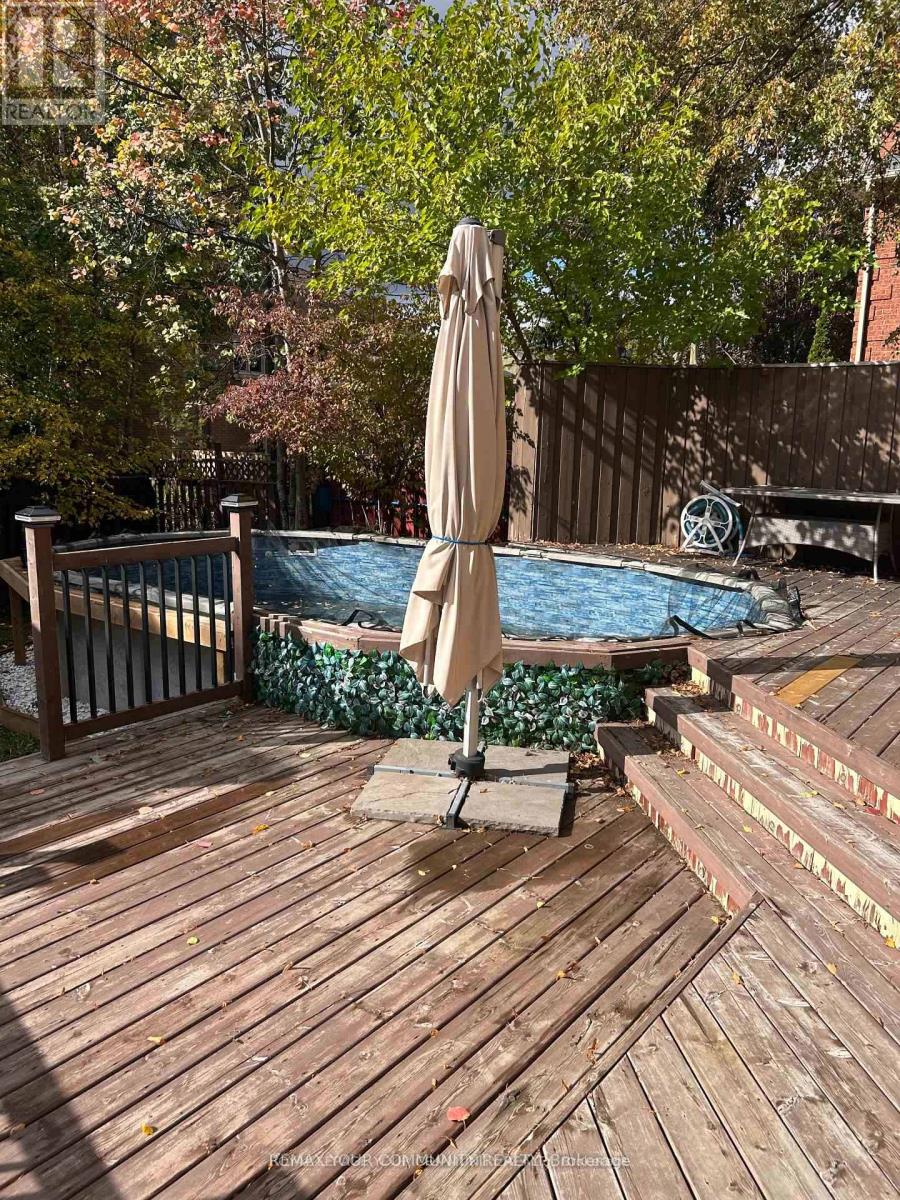 18 Theobalds Circle, Richmond Hill, Ontario  L4C 9C7 - Photo 32 - N12833464