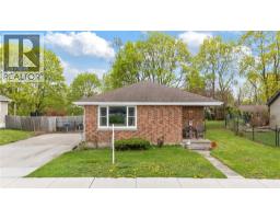 19 BROADWAY STREET, Lambton Shores, Ontario