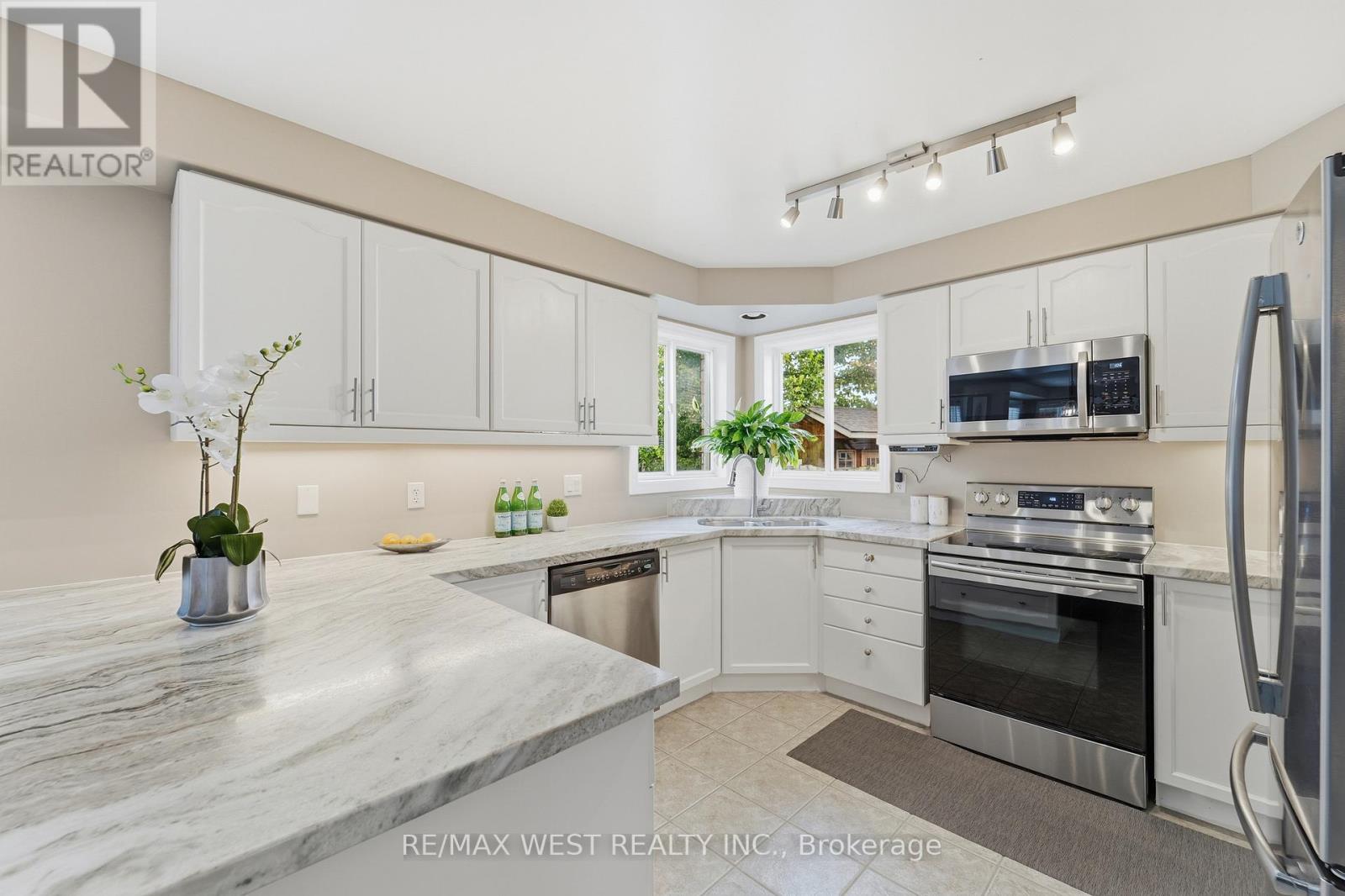 30 Ruffet Drive, Barrie (Edgehill Drive), Ontario  L4N 0P1 - Photo 13 - S12833462