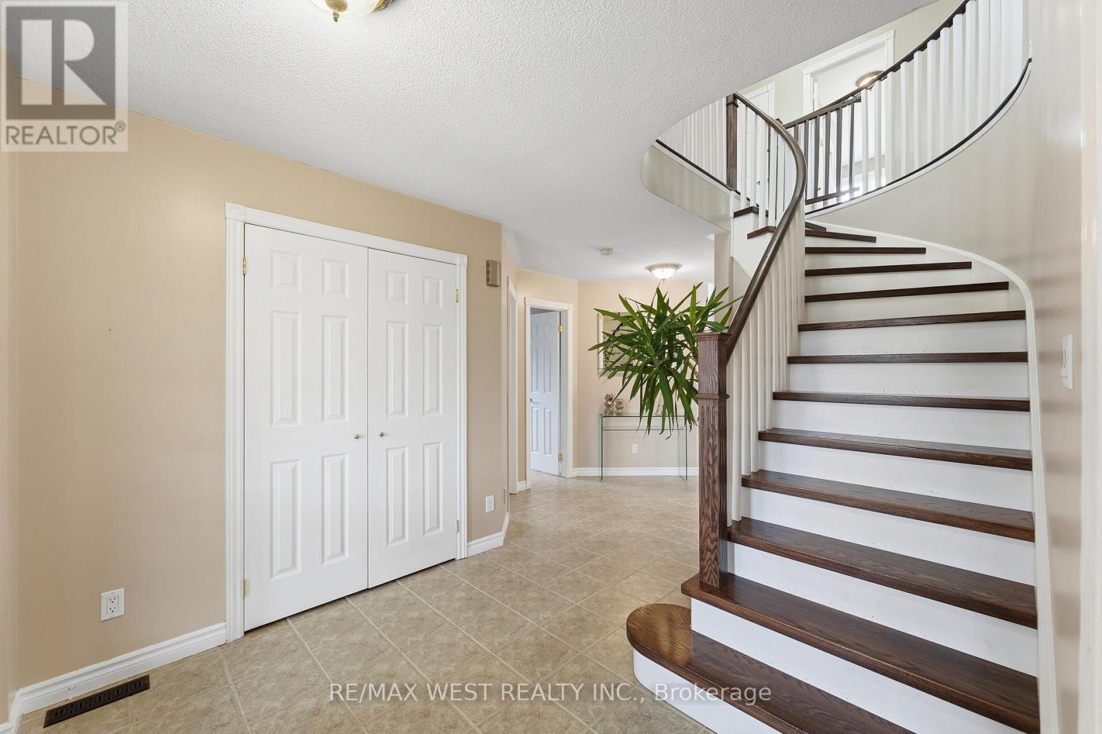 30 Ruffet Drive, Barrie (Edgehill Drive), Ontario  L4N 0P1 - Photo 6 - S12833462