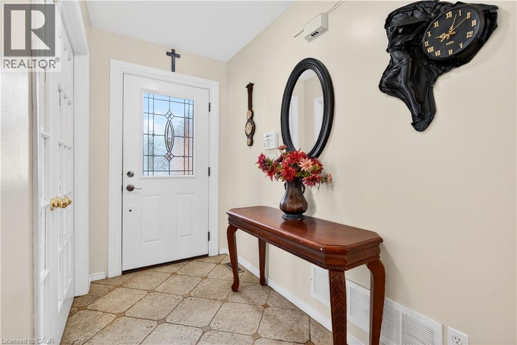 2 Evergreen Court, Brantford, Ontario  N3T 6J5 - Photo 4 - 40807107