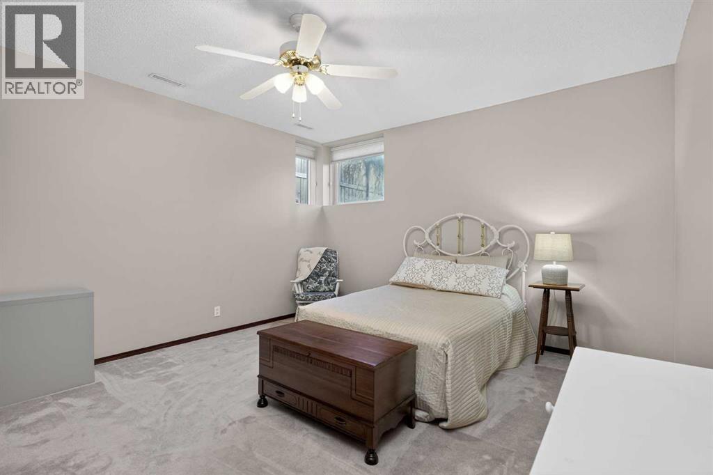 150 Somerset Close Sw, Calgary, Alberta  T2Y 3C4 - Photo 29 - A2289061