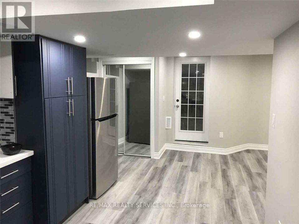 163 Cresthaven Road, Brampton, Ontario  L7A 1H5 - Photo 5 - W12833382