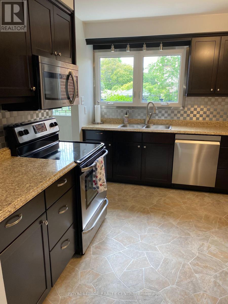 35 Aintree Crescent, Brampton, Ontario  L6T 2T2 - Photo 11 - W12833492