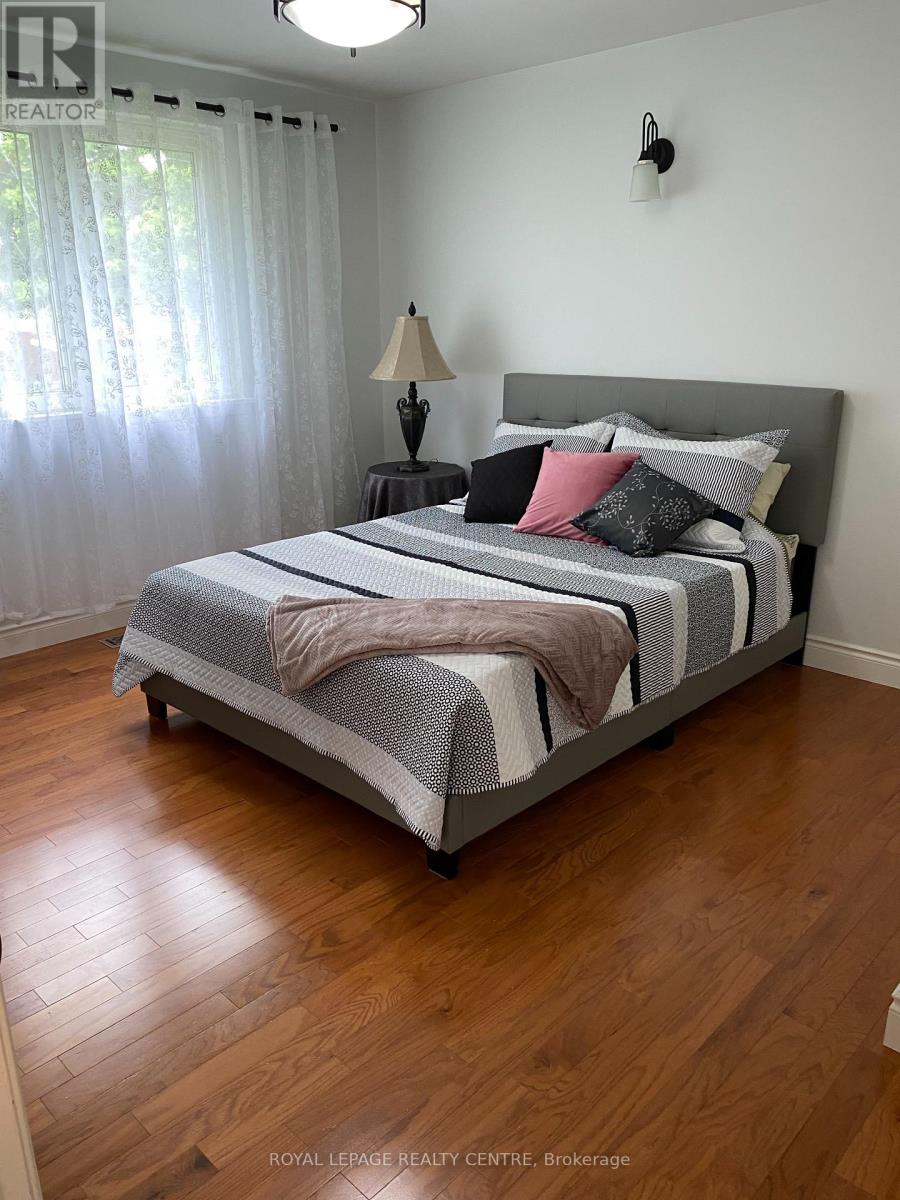 35 Aintree Crescent, Brampton, Ontario  L6T 2T2 - Photo 14 - W12833492