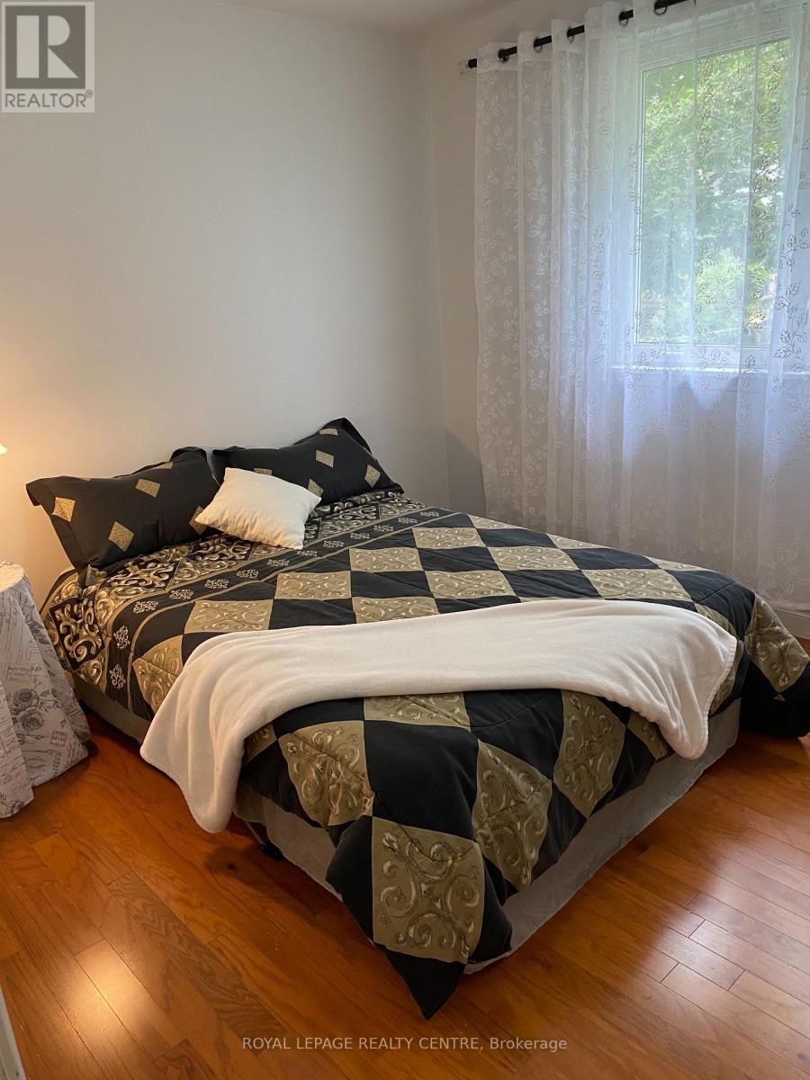 35 Aintree Crescent, Brampton, Ontario  L6T 2T2 - Photo 15 - W12833492