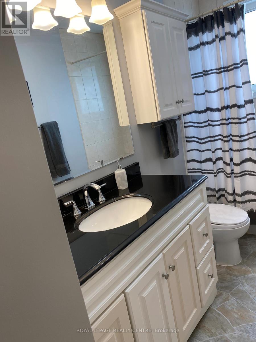 35 Aintree Crescent, Brampton, Ontario  L6T 2T2 - Photo 18 - W12833492