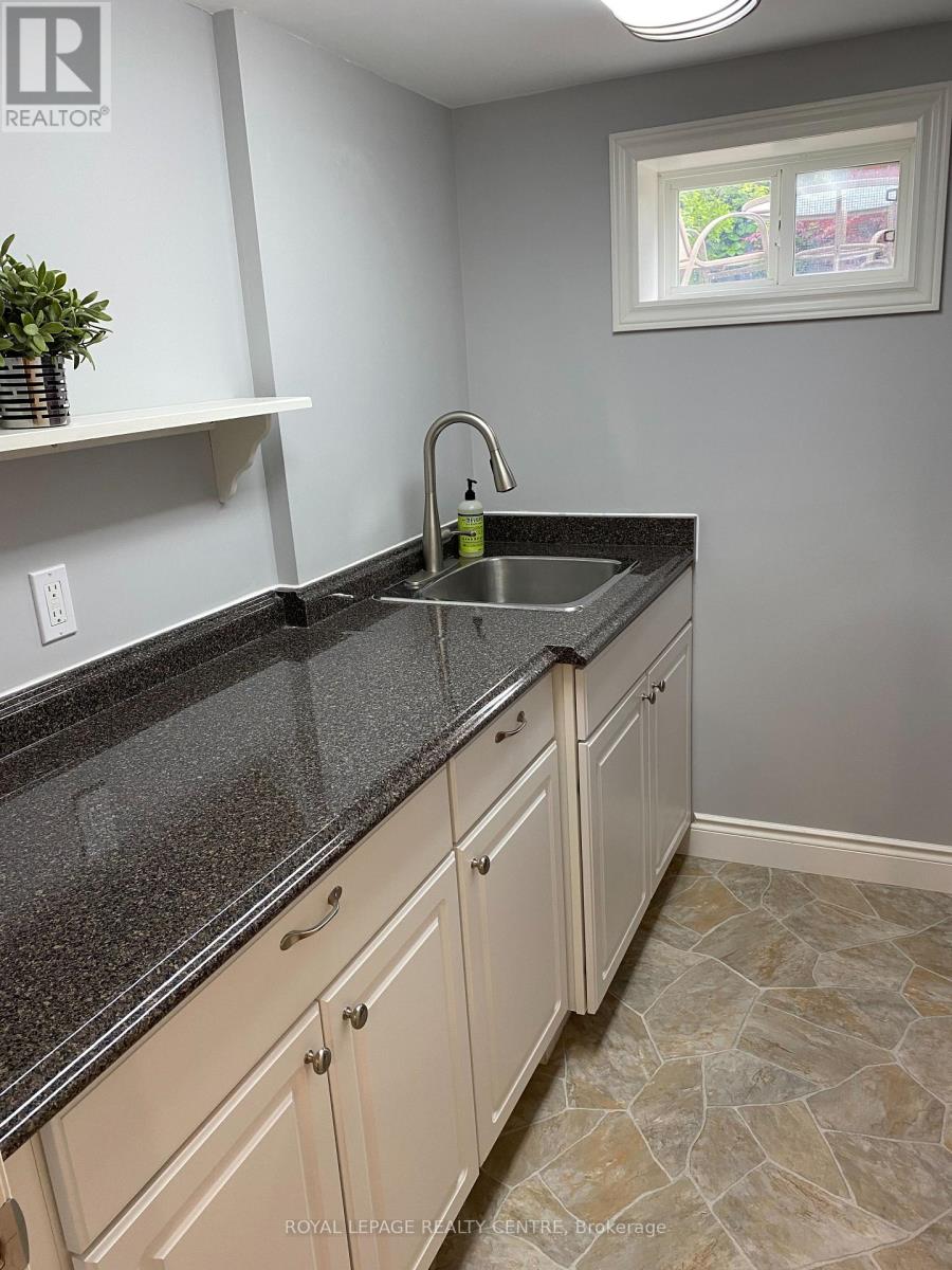 35 Aintree Crescent, Brampton, Ontario  L6T 2T2 - Photo 23 - W12833492