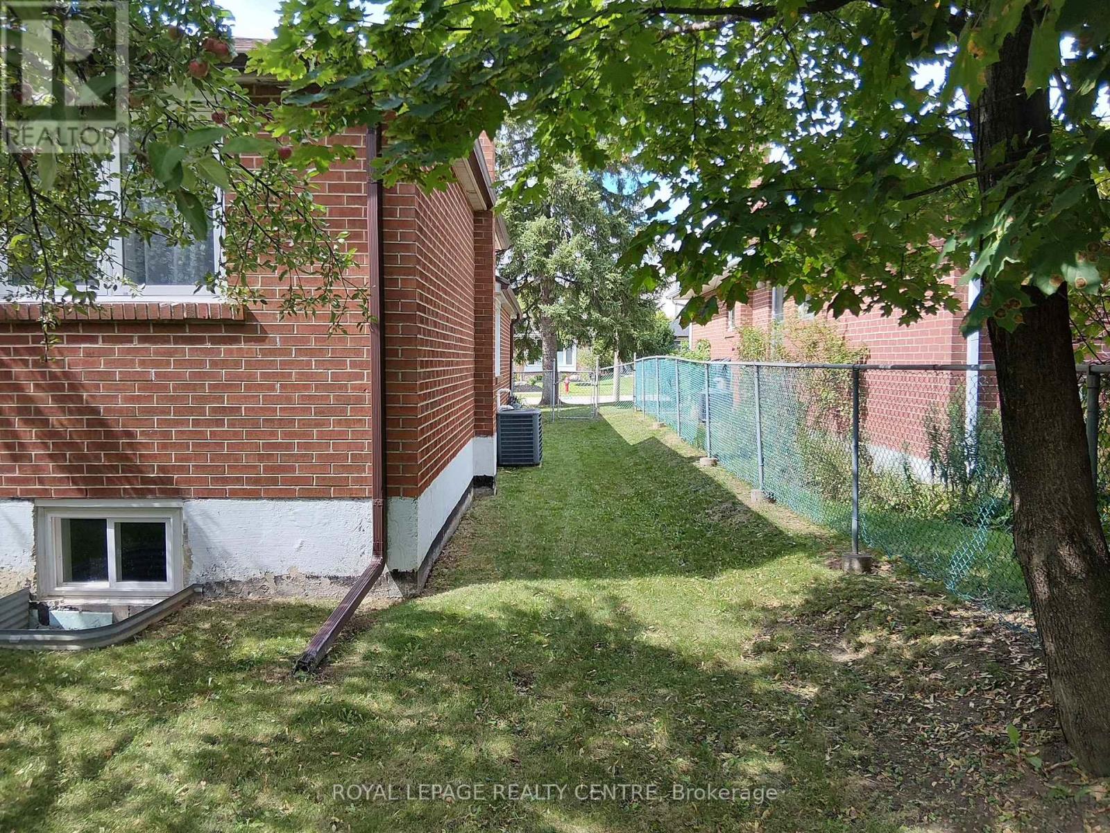 35 Aintree Crescent, Brampton, Ontario  L6T 2T2 - Photo 30 - W12833492