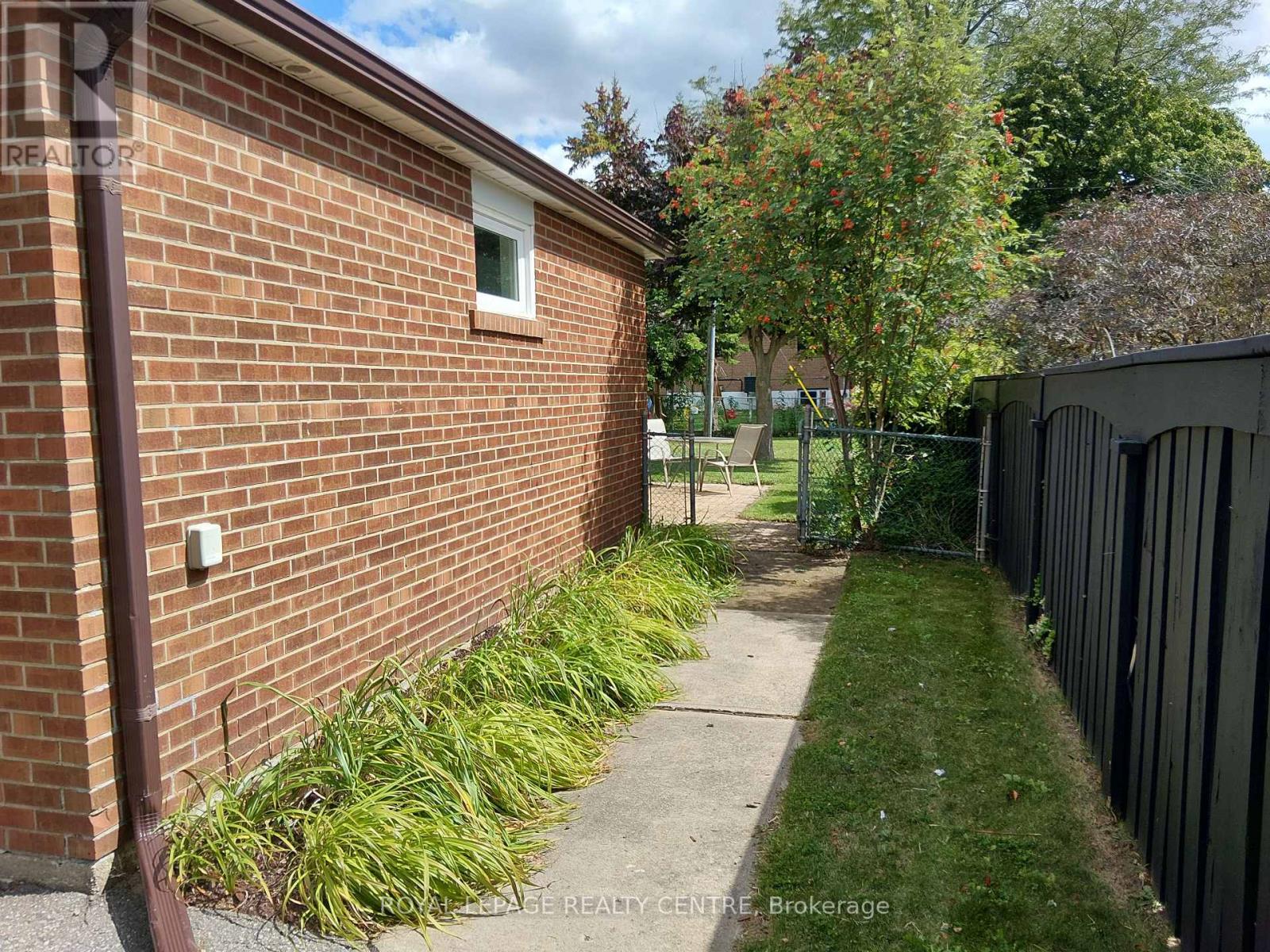 35 Aintree Crescent, Brampton, Ontario  L6T 2T2 - Photo 34 - W12833492